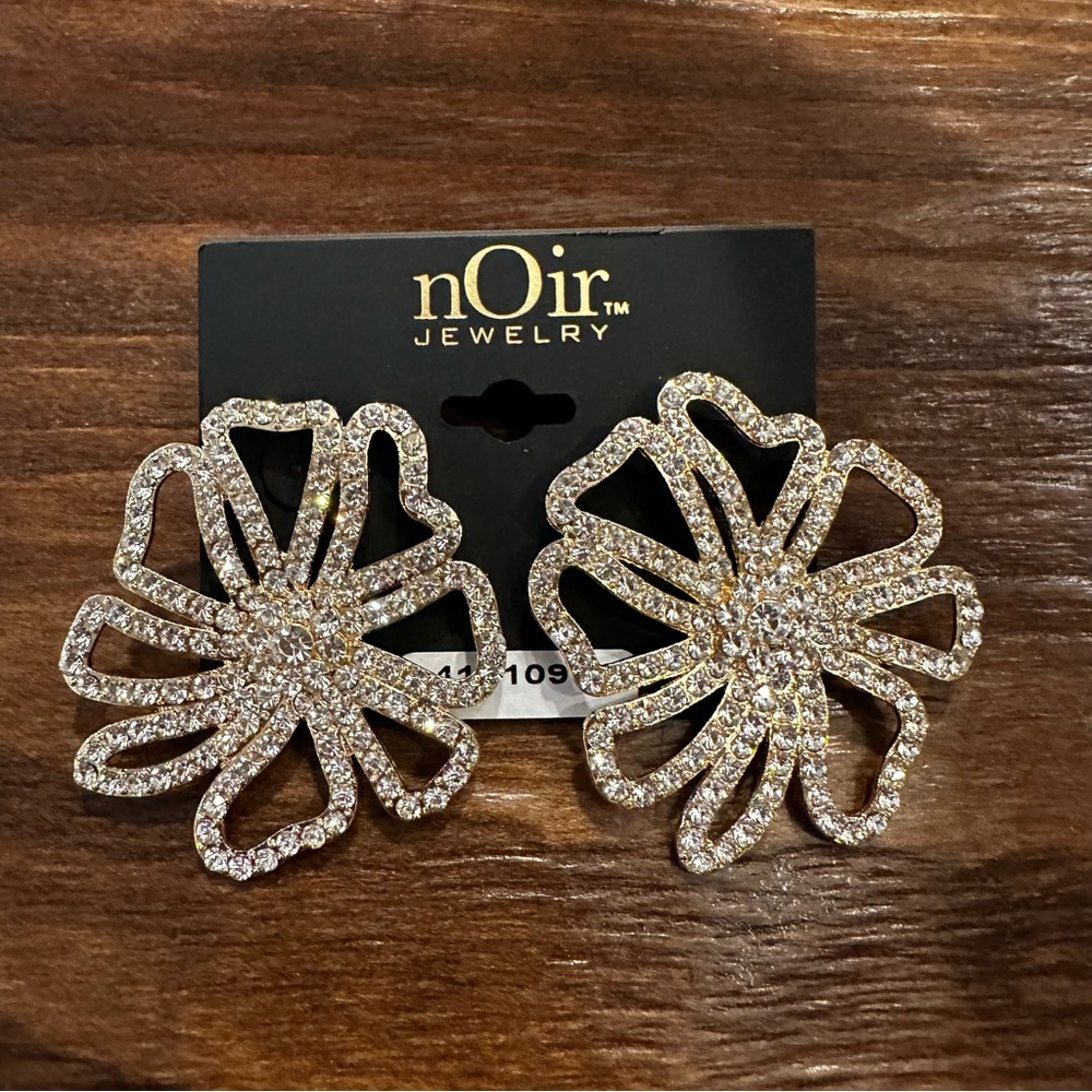nOir Jewelry Nordstrom Large Flower Rhinestone Earrings Gold Tone Setting .